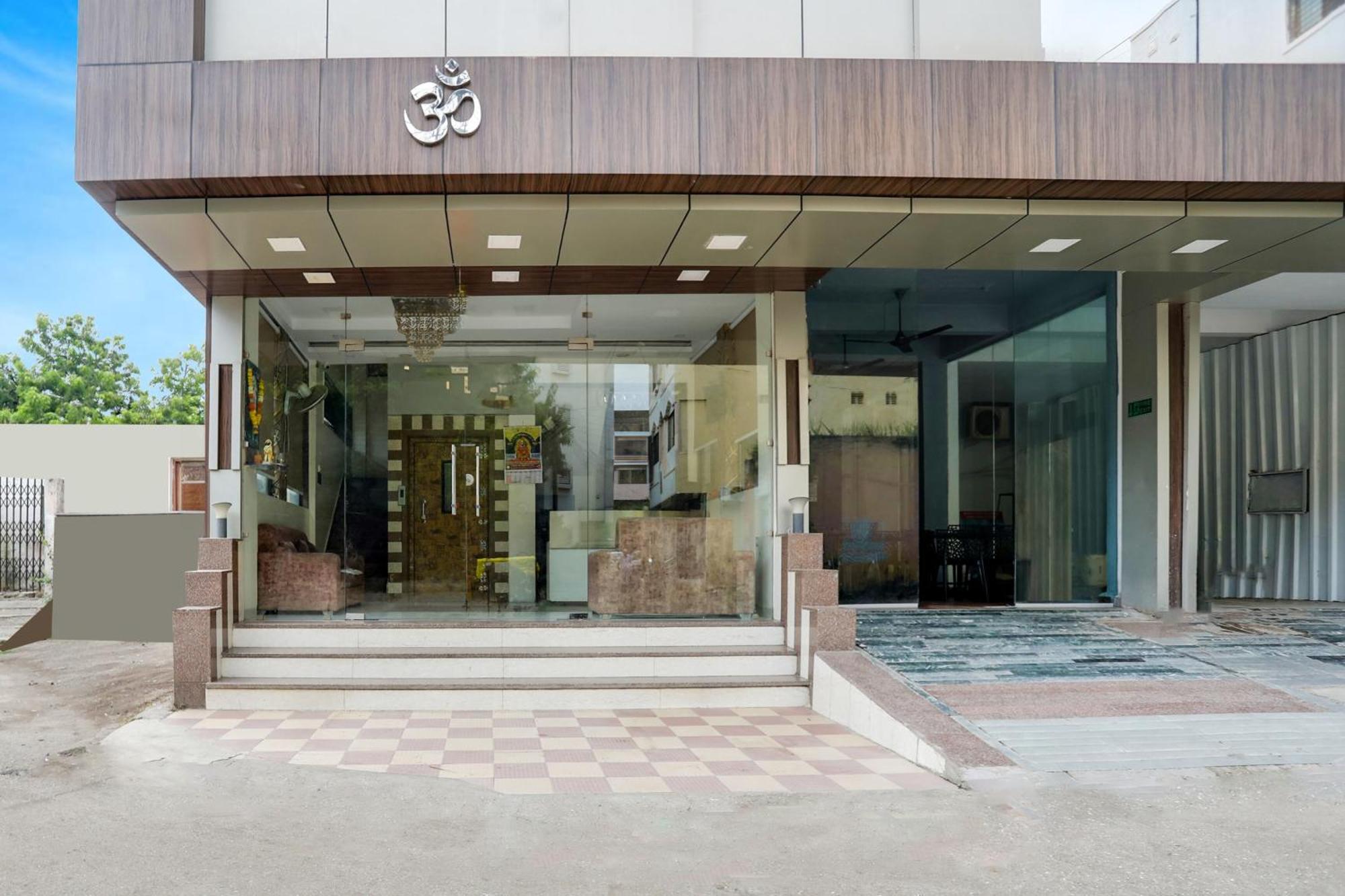 Super Hotel O Palkhi Road Near Sai Baba Temple Formerly Netra Sai Shirdi Bagian luar foto