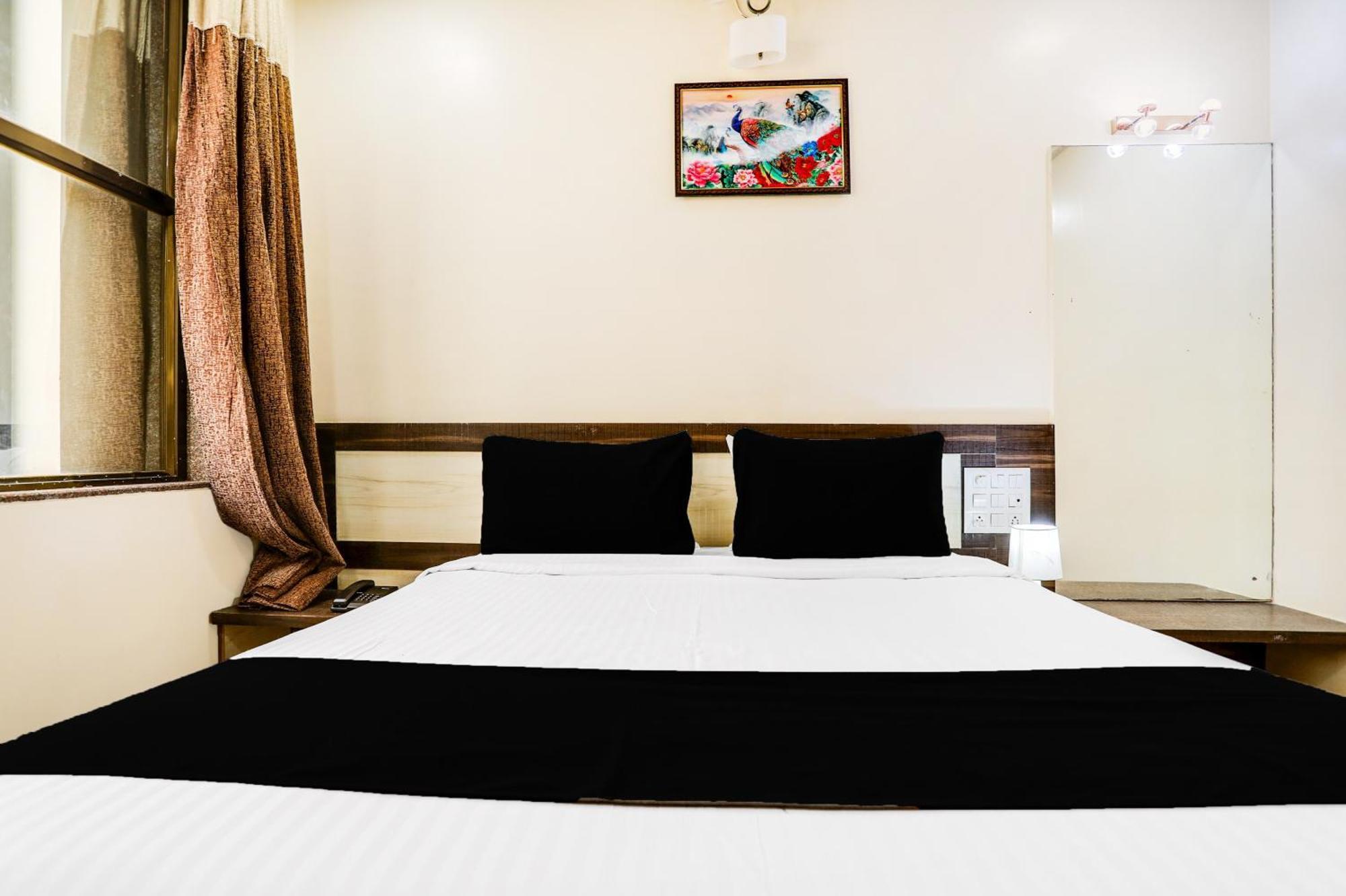 Super Hotel O Palkhi Road Near Sai Baba Temple Formerly Netra Sai Shirdi Bagian luar foto