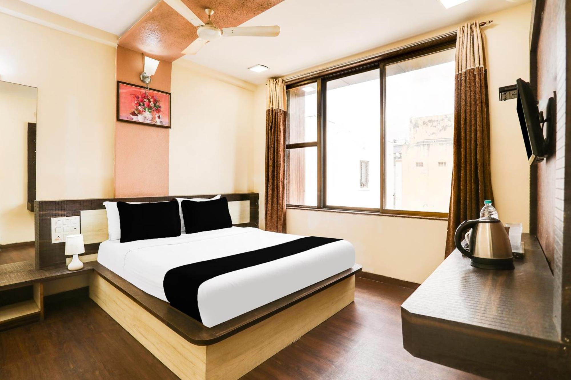Super Hotel O Palkhi Road Near Sai Baba Temple Formerly Netra Sai Shirdi Bagian luar foto