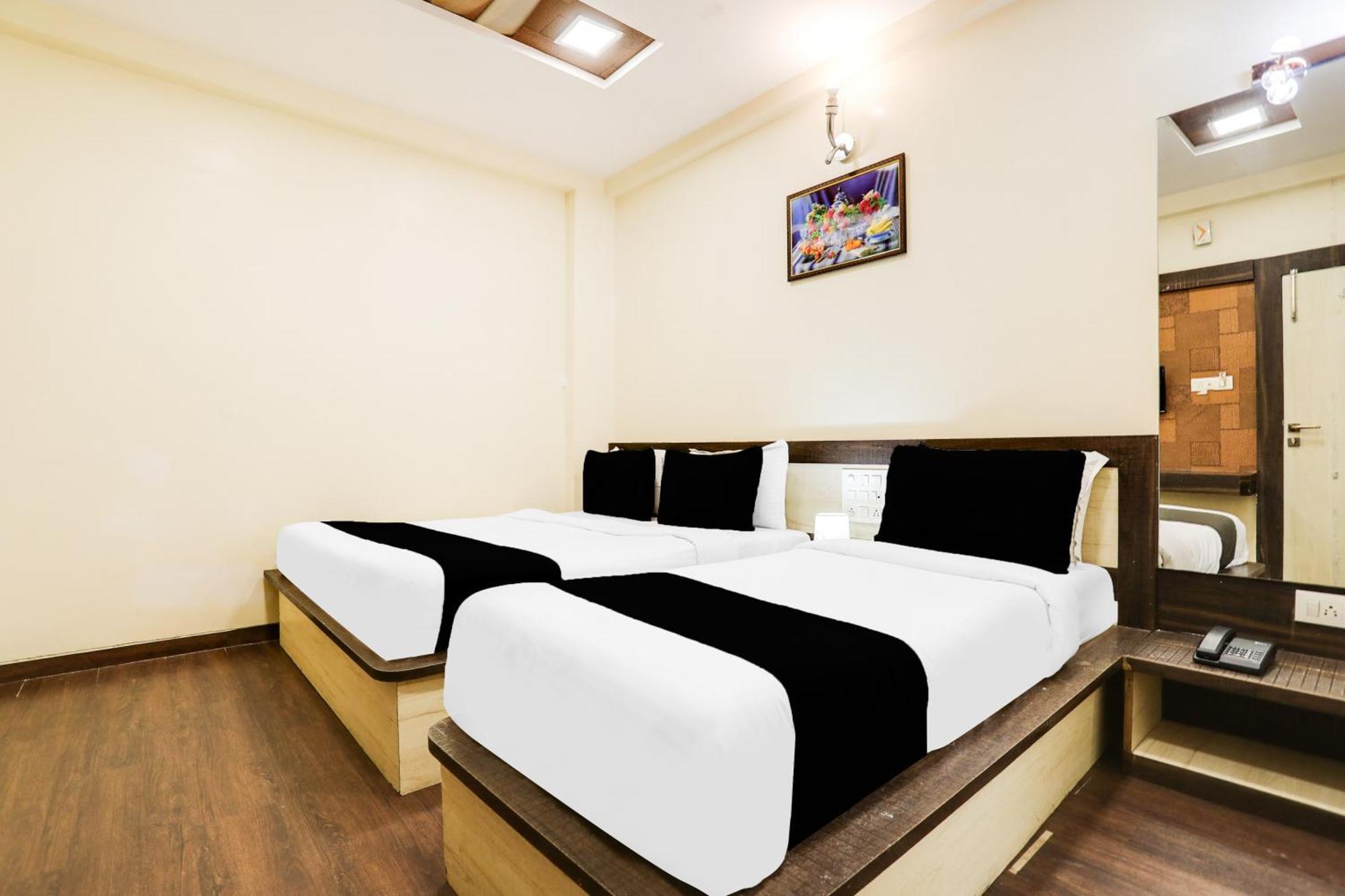 Super Hotel O Palkhi Road Near Sai Baba Temple Formerly Netra Sai Shirdi Bagian luar foto