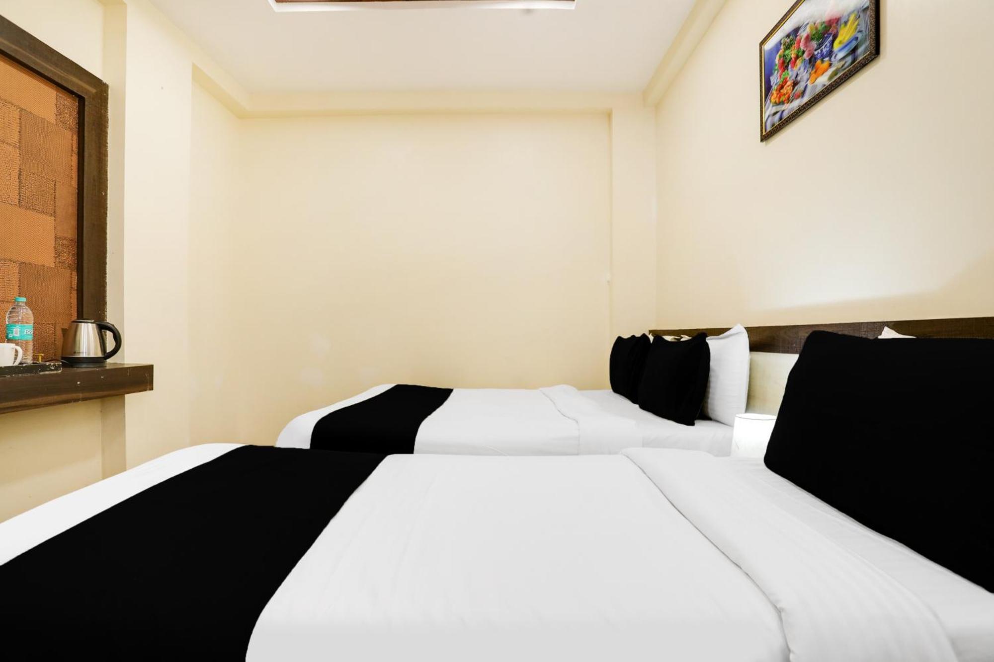 Super Hotel O Palkhi Road Near Sai Baba Temple Formerly Netra Sai Shirdi Bagian luar foto