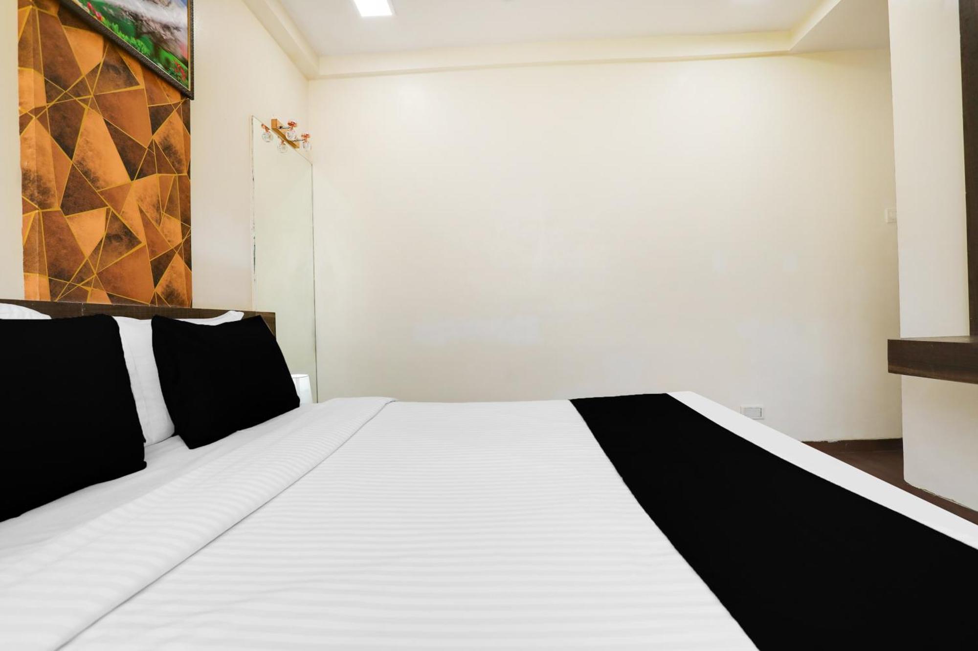 Super Hotel O Palkhi Road Near Sai Baba Temple Formerly Netra Sai Shirdi Bagian luar foto