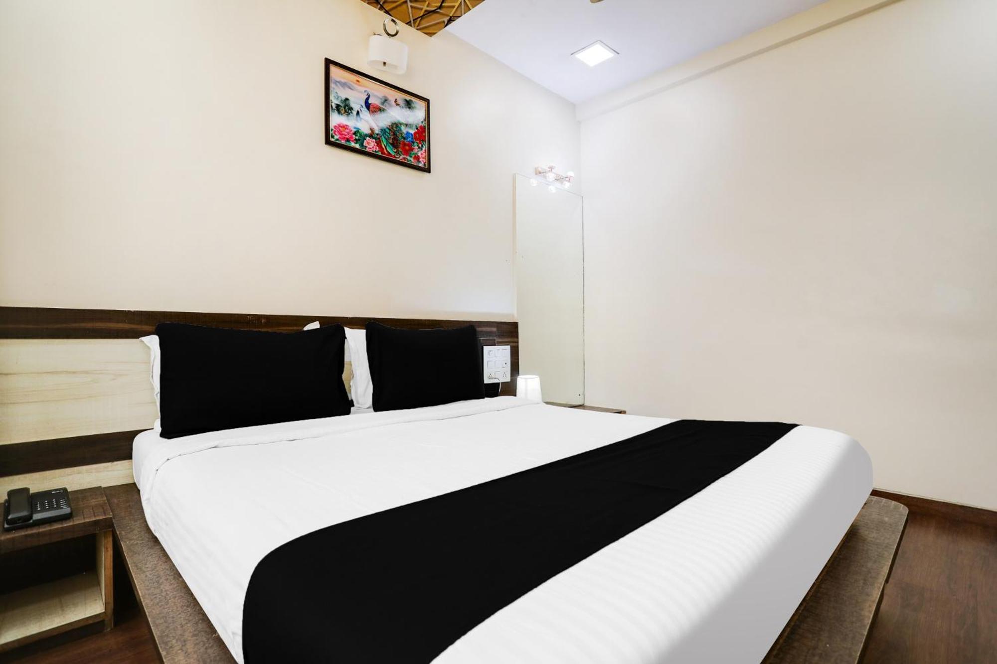 Super Hotel O Palkhi Road Near Sai Baba Temple Formerly Netra Sai Shirdi Bagian luar foto