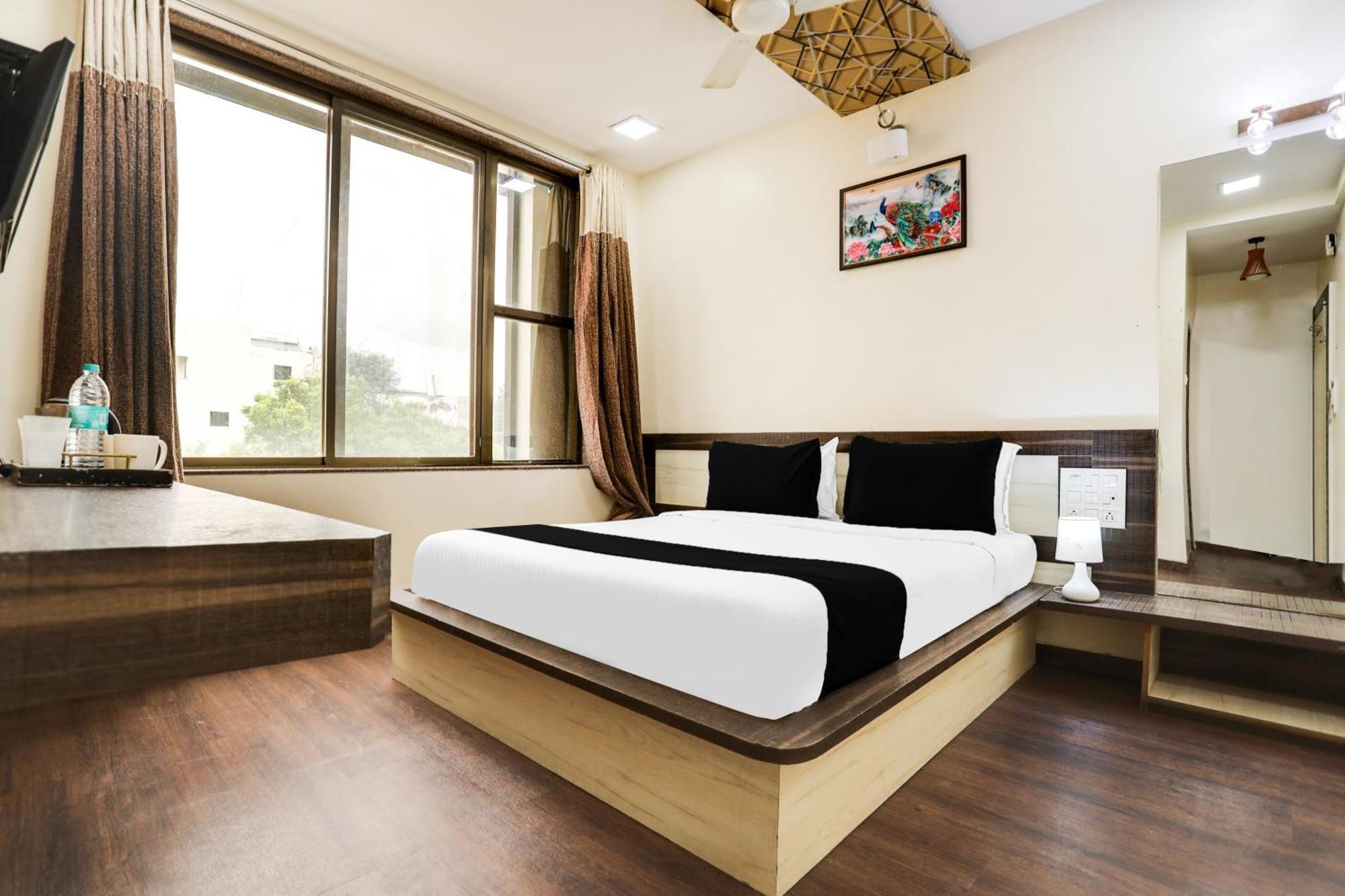 Super Hotel O Palkhi Road Near Sai Baba Temple Formerly Netra Sai Shirdi Bagian luar foto