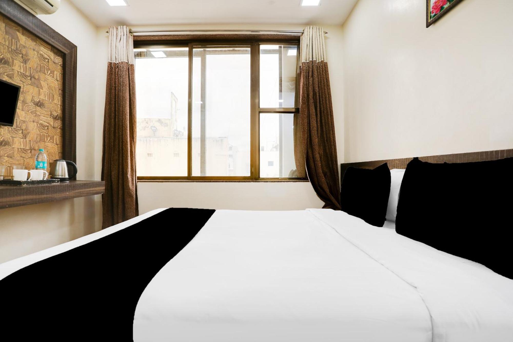 Super Hotel O Palkhi Road Near Sai Baba Temple Formerly Netra Sai Shirdi Bagian luar foto